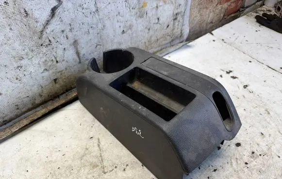 Volkswagen Golf V Armrest 1K5863323B