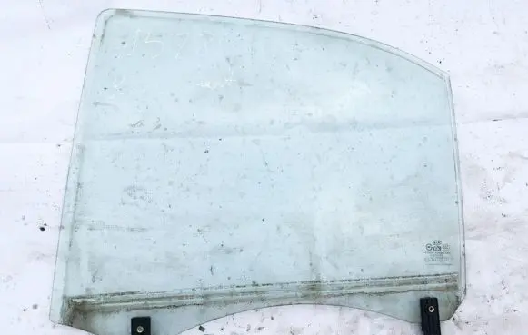 KIA Sorento Rear door window glass