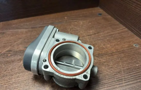 BMW 3 E46 Throttle valve 13541439224 1354143922404