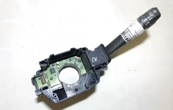 Volvo V70 Wiper control stalk 8685372