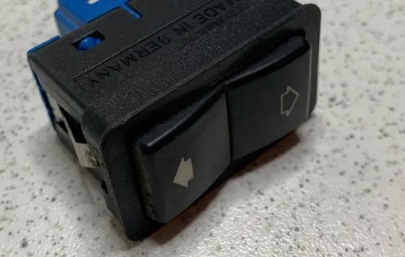 BMW 5 E39 Electric window control switch 8368932