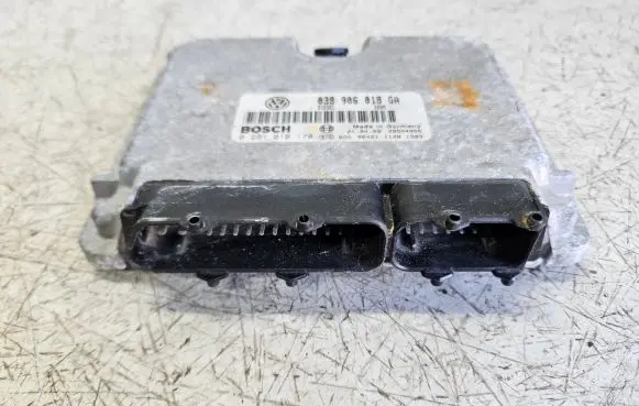 Volkswagen PASSAT B5 Engine control unit/module 038906018GA