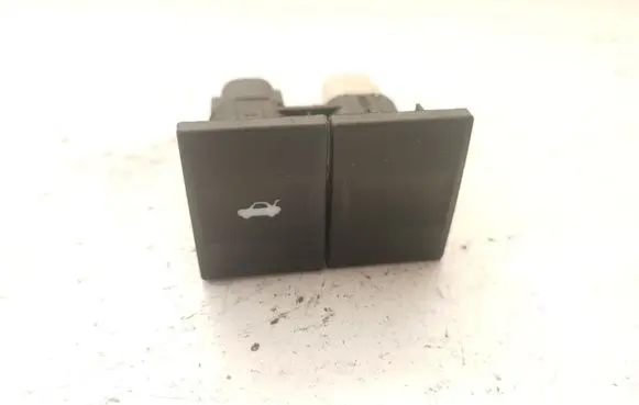 Ford Mondeo Mk III Tailgate opening switch 