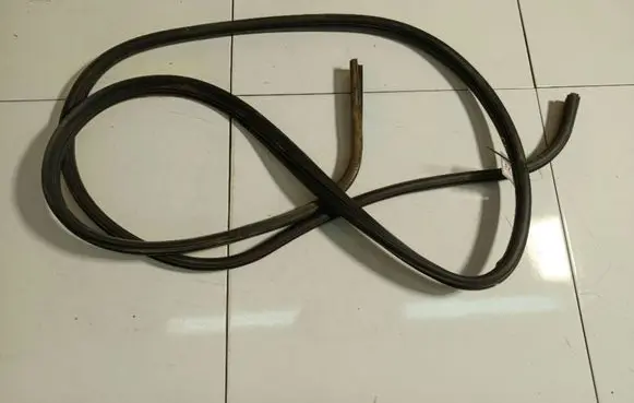 Iveco Daily 30.8 - 9 Rubber seal front coupe door 