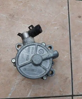Mazda CX-7 Vacuum pump R2AA18600