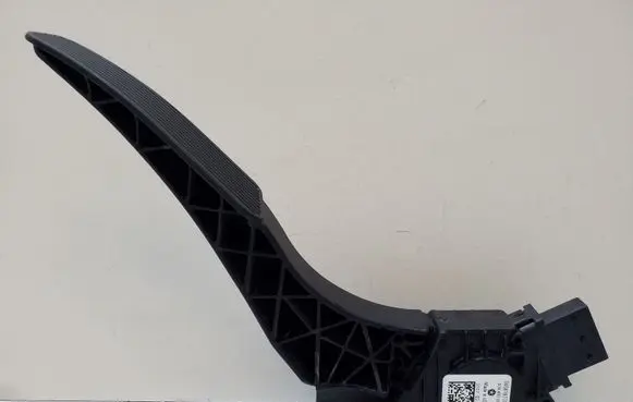 Chrysler Pacifica Accelerator throttle pedal 04581677AB 4581677AB