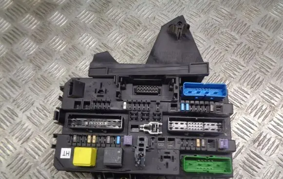 Opel Astra H Fuse box cover 13222173