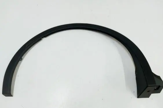 Rear fender molding trim