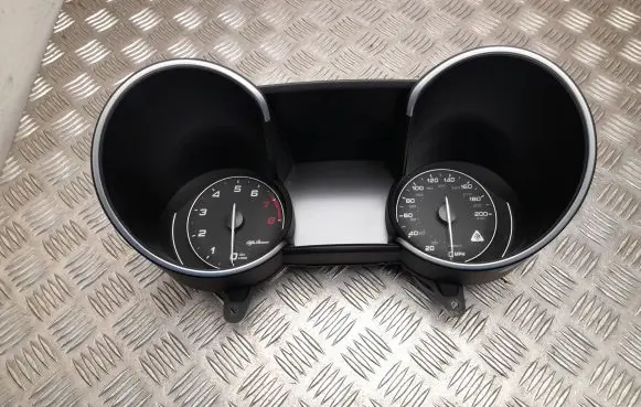 Alfa Romeo Giulia Speedometer (instrument cluster) 10R016072