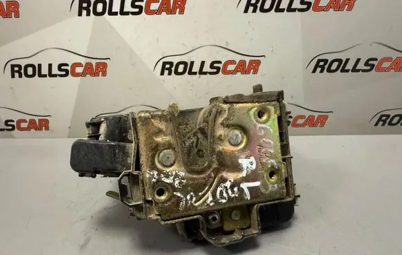 Volkswagen Golf III Rear door lock 1H4839015G