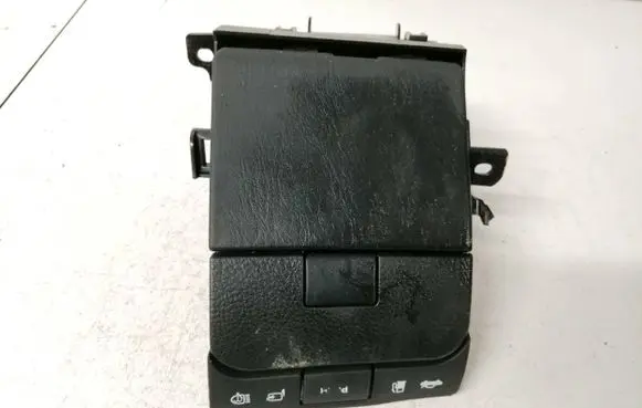 Lexus GS 300 350 430 450H Fuel tank opening switch 7588840100 75888-40100