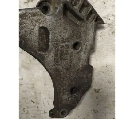 Skoda Octavia Mk2 (1Z) Engine mounting bracket 03L199207 KTS103V120