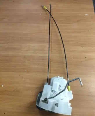 Subaru Impreza III Front door lock