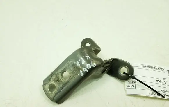 Toyota RAV 4 (XA40) Front door upper hinge 6872012151