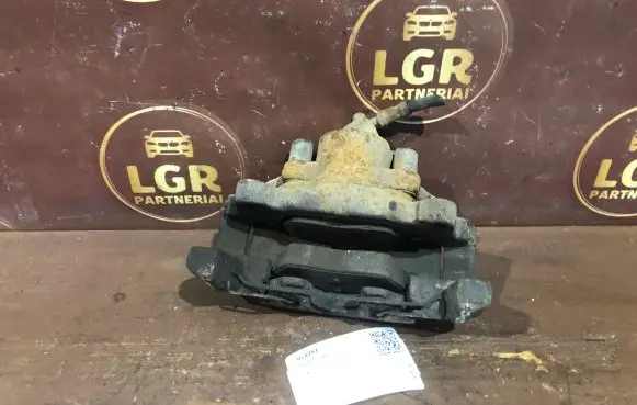 Volkswagen Touran I Front brake caliper
