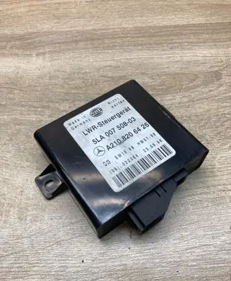 Mercedes-Benz E W210 Light module LCM A2108206426 5LA007508