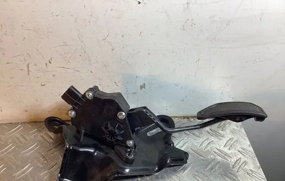 Lexus RX 450H Accelerator throttle pedal 7811033011 1988008631 08Q08D00061