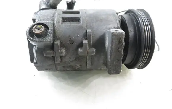 Volkswagen PASSAT B5 Air conditioning (A/C) compressor (pump) 8D0260808