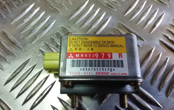 Mitsubishi Pajero Airbag deployment crash/impact sensor MR472979