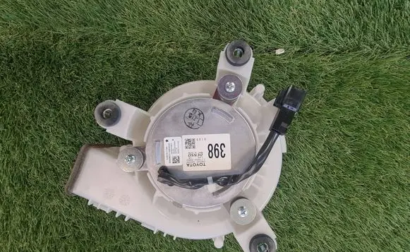 Toyota Camry Hybrid/electric vehicle battery fan 