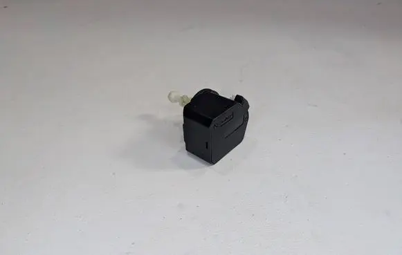 Mercedes-Benz Vito Viano W447 Headlight level adjustment motor 008830HL0