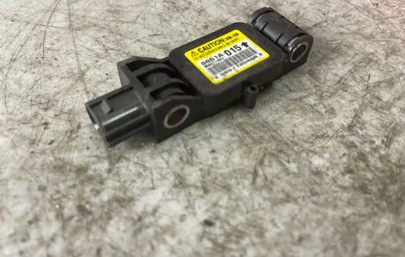 Mitsubishi Grandis Airbag deployment crash/impact sensor 8651a015