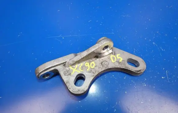 Volvo XC90 Front differential bracket 31325812 AV7PX