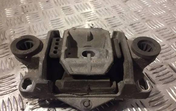 Ford Mondeo Mk III Engine mount bracket 1S717M122