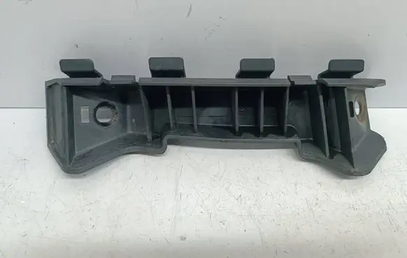 Front bumper mounting bracket