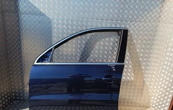 Volkswagen Tiguan Front door