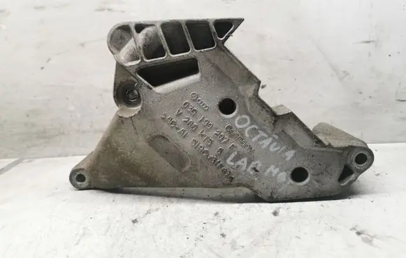 Skoda Octavia Mk2 (1Z) Engine mounting bracket 03G199207F