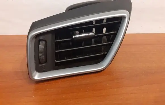 Nissan Qashqai Dashboard air vent grill cover trim 687614EA0A 68761HV50B