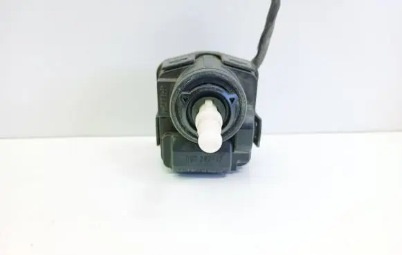 Volvo S40, V40 Headlight level adjustment motor 00728232