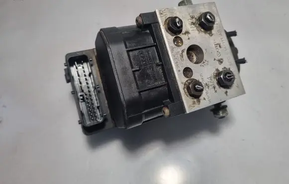 Volkswagen PASSAT B5 ABS Pump 8F0614111AB