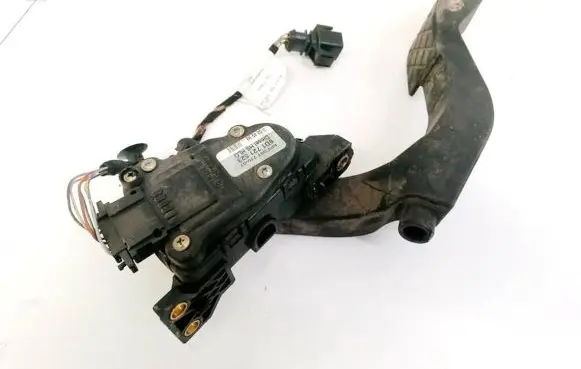 Audi A4 S4 B6 8E 8H Accelerator throttle pedal 8e1721523 6PV00777007
