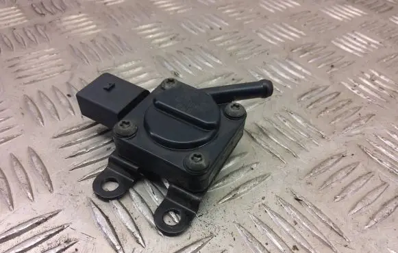 BMW 1 E82 E88 Exhaust gas pressure sensor 7808013