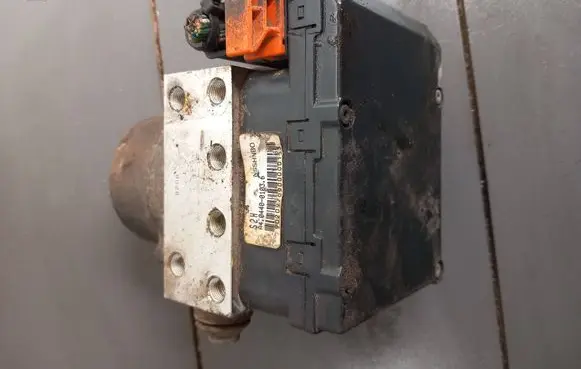 Skoda Felicia I ABS Pump A4044001036 9020970900000153