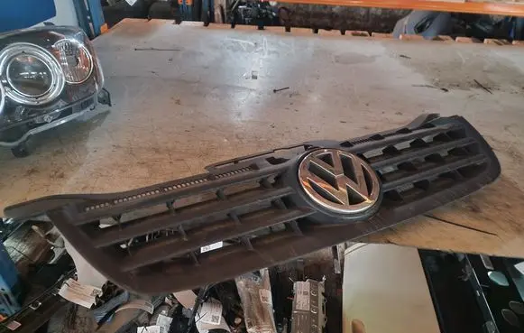 Volkswagen Touran I Front bumper upper radiator grill 1T0853651A