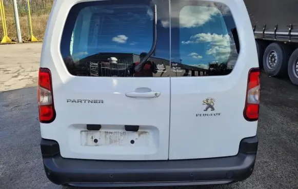 Peugeot Partner III Front door