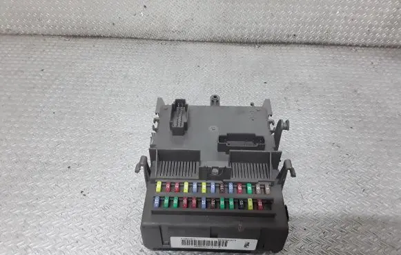 Renault Laguna II Fuse module 8200004201E
