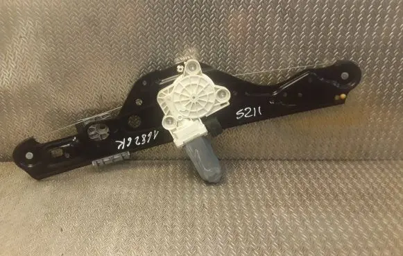 Mercedes-Benz E W211 Rear door window regulator with motor 2117300146 A2117300146