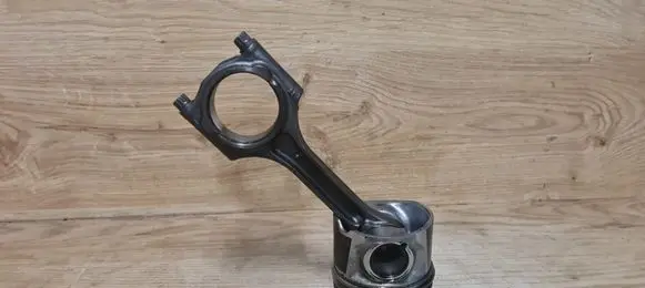 Volvo V60 Piston with connecting rod