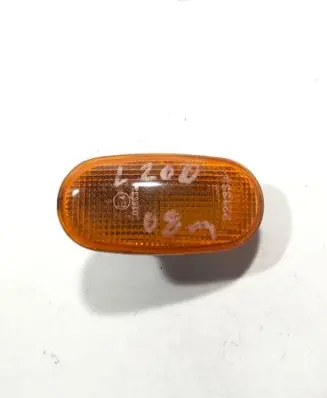 Mitsubishi L200 Front fender indicator light E4016534 P2133