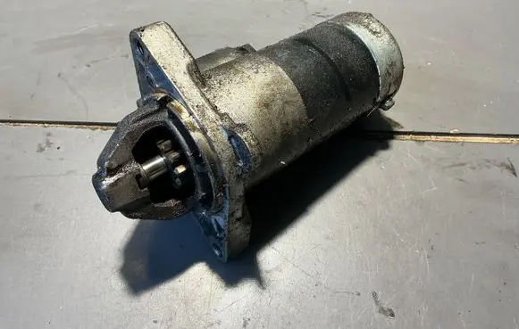 Opel Vivaro Starter motor M1T80681AM