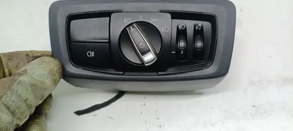 BMW 2 F46 Light switch 9865819