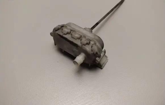 Audi A4 S4 B5 8D Central locking vacuum pump 8D0862153