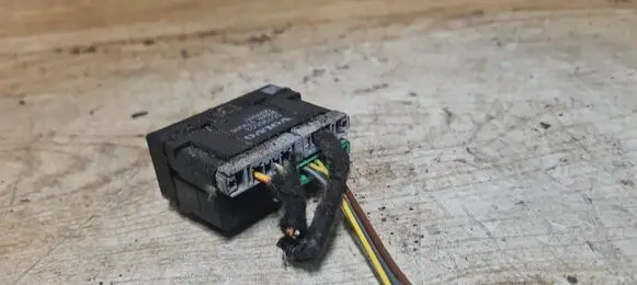 Volvo V70 Seat heating relay 30795503