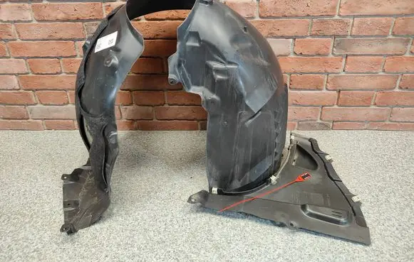 Front wheel arch liner splash guards