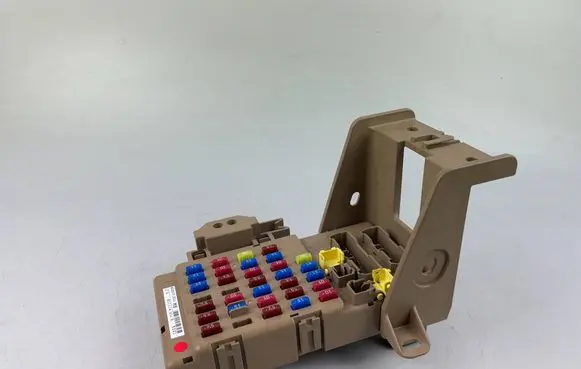 Subaru Forester SJ Fuse module 82201FJ211
