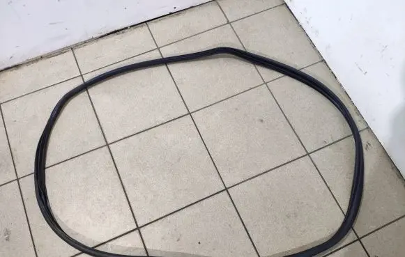 Rubber seal rear door